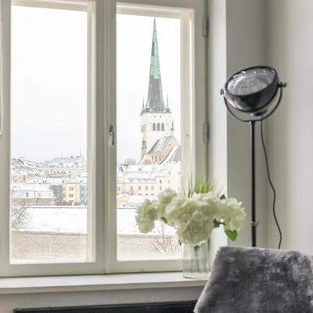 Estonishing Mere