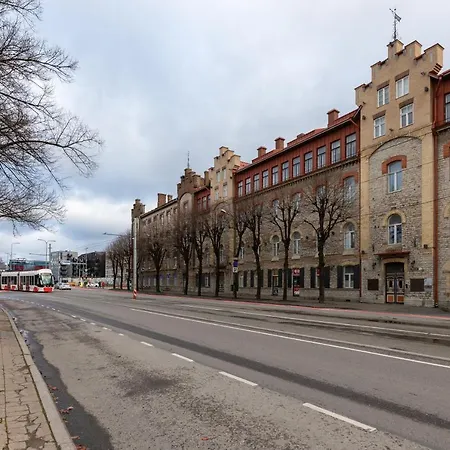 Estonishing Mere * تالين