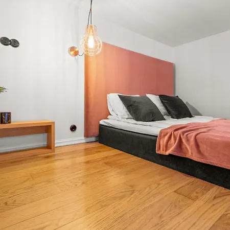 Estonishing Mere * تالين